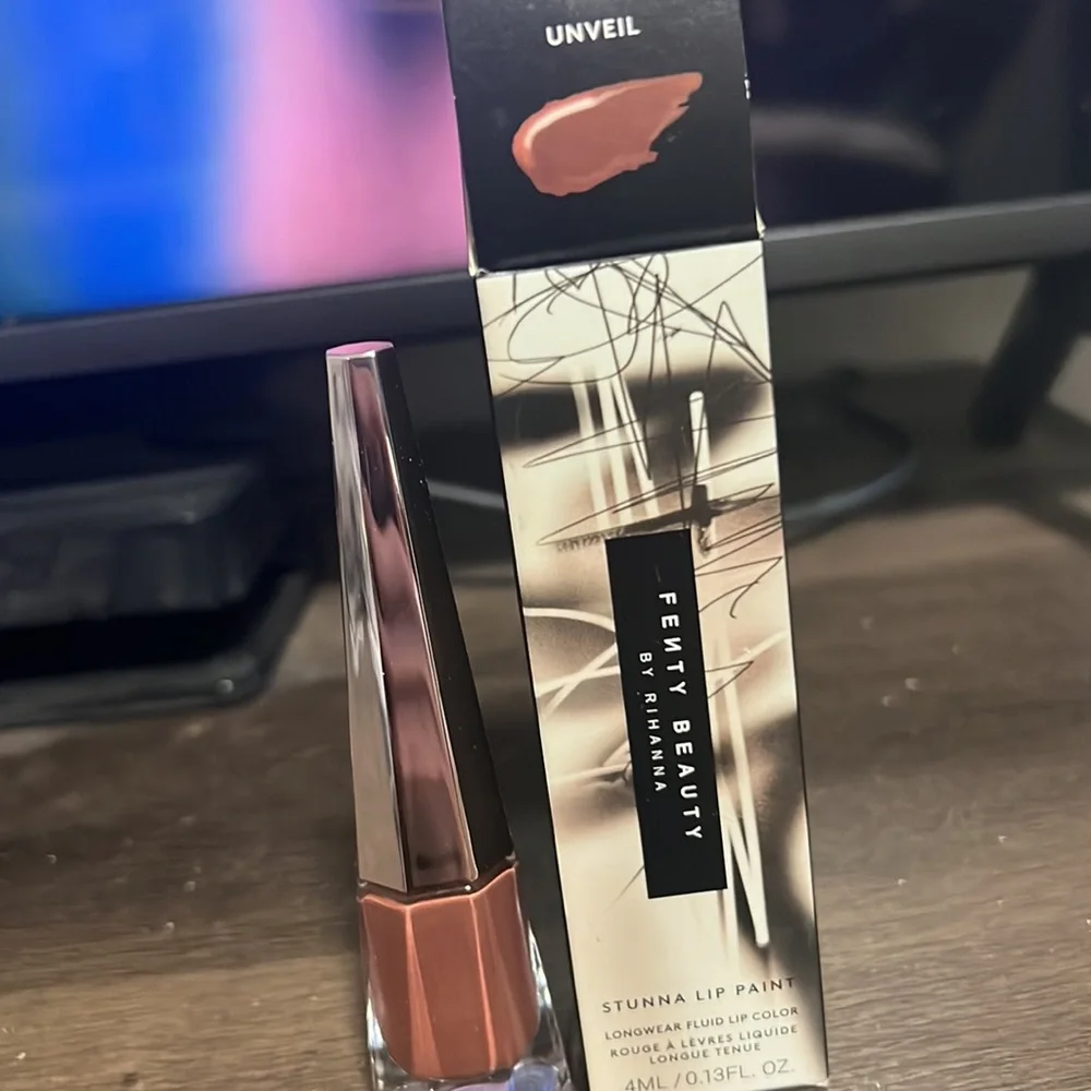 ♣️🌷Fenty Unveil Stunna Lip Paint